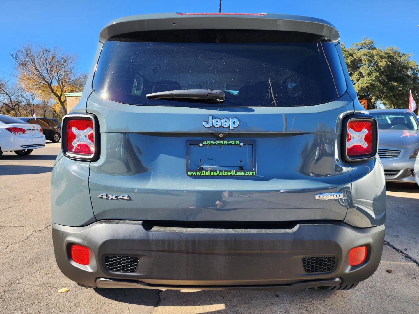 2017 GRAY Jeep Renegade LATITUDE (ZACCJBBB1HP) , AUTO transmission, located at 2660 S.Garland Avenue, Garland, TX, 75041, (469) 298-3118, 32.885387, -96.656776 - Welcome to DallasAutos4Less, one of the Premier BUY HERE PAY HERE Dealers in the North Dallas Area. We specialize in financing to people with NO CREDIT or BAD CREDIT. We need proof of income, proof of residence, and a ID. Come buy your new car from us today!! This is a Very clean 2017 JEEP RENEGA - Photo#4